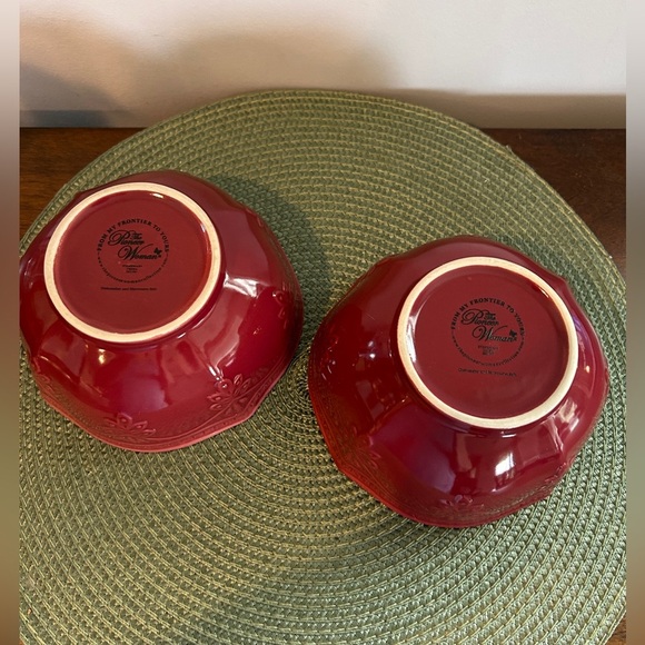 Two (2) Pioneer Woman ~ Red (Burgundy) ~ FARMHOUSE LACE ~ Stoneware ~ 6" Bowls - Picture 5 of 8